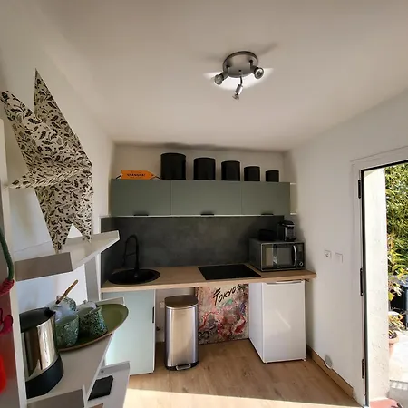 Independant Avec Terrasse A Juan Les Pins Гостевой дом Антиб