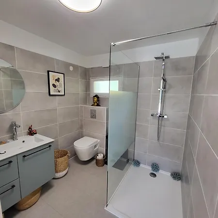 Independant Avec Terrasse A Juan Les Pins בית הארחה